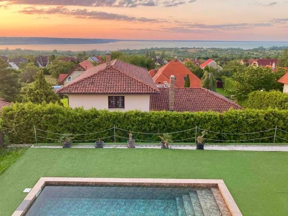 Aranyeso Apartmanhazak No.1 Balatonalmádi Eksteriør billede